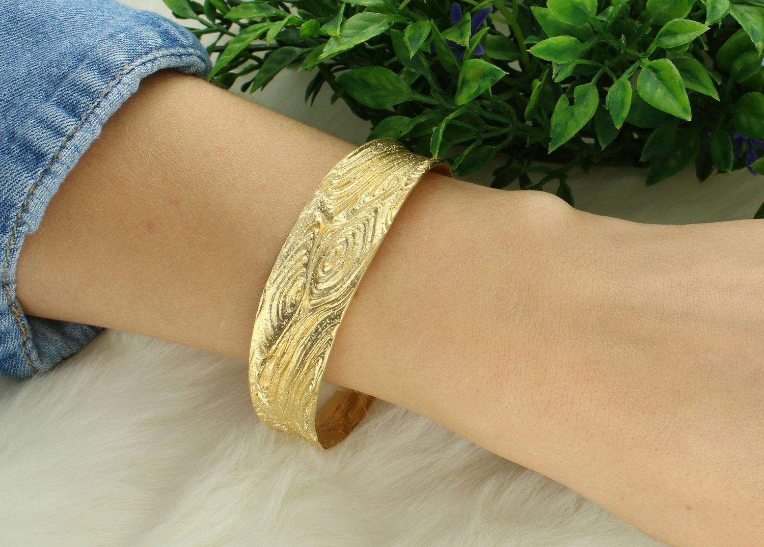 Srebrna bransoletka damska piaskowana pokryta złotem.jpg