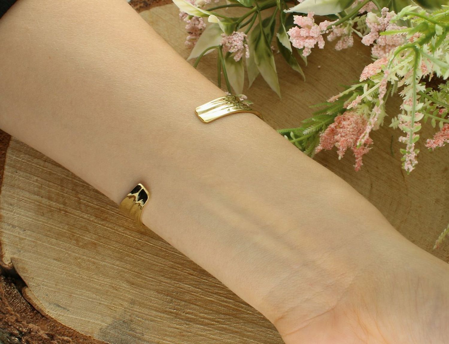 Pozłacana srebrna bransoletka damska sztywna ze żłobieniem – DIA-BRA-12383-925, srebro 925.jpg