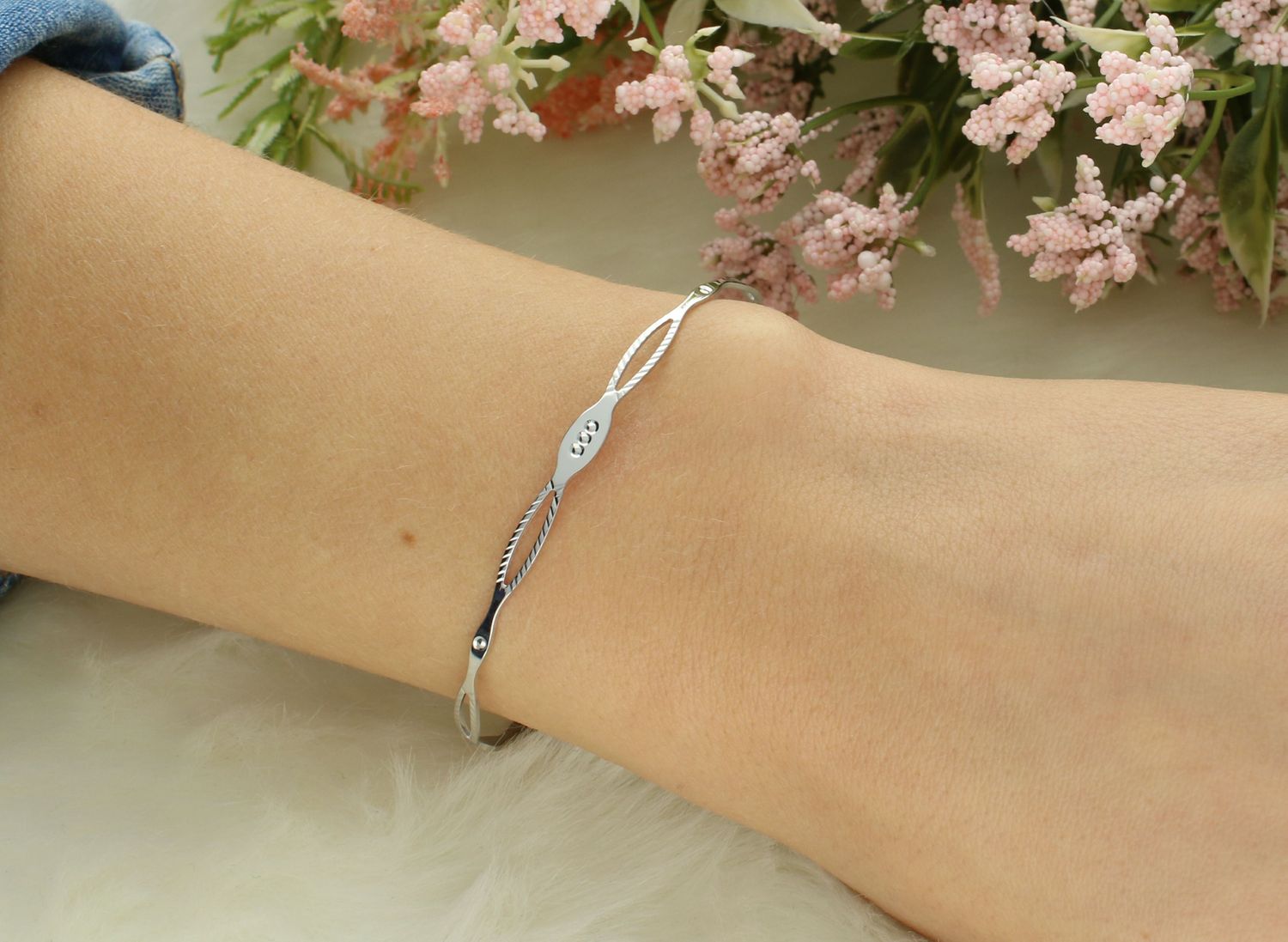 Bransoletka srebrna sztywna pr 925, DIA-BRA-12385-925 Bransoletka wykonana z najwyższej jakości srebra. Idealny pomysł na prezent dla każdej kobiety1.jpg