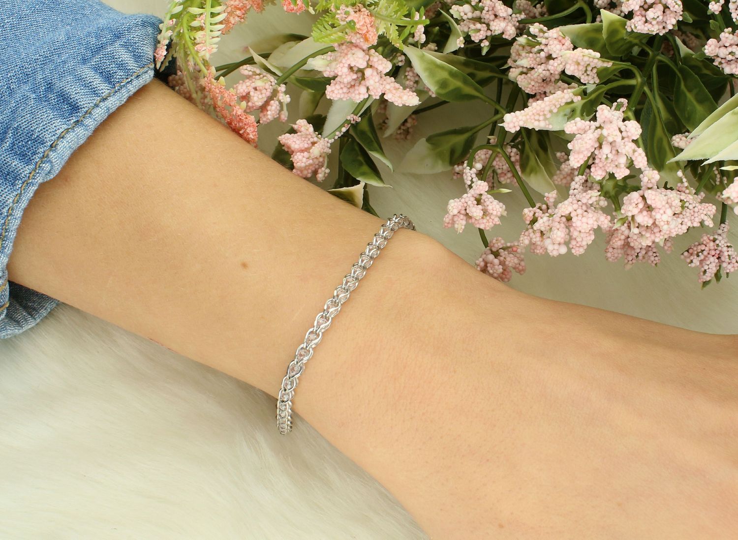 Bransoletka srebrna z kryształkami próba 925, DIA-BRA-12441-925 Bransoletka wykonana z najwyższej jakości srebra. Idealny pomysł na prezent dla każdej kobiety.1.jpg