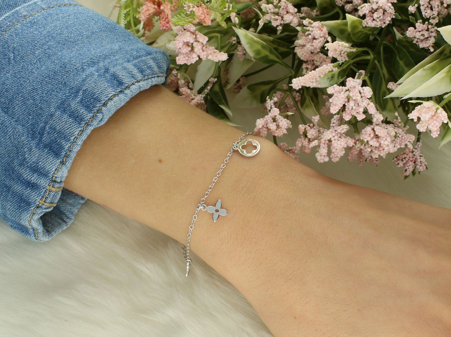 Bransoletka srebrna celebrytka wiszące kwiatki próba 925, DIA-BRA-12447-925 Bransoletka wykonana z najwyższej jakości srebra. Idealny pomysł na prezent dla każdej kobiety.1.jpg