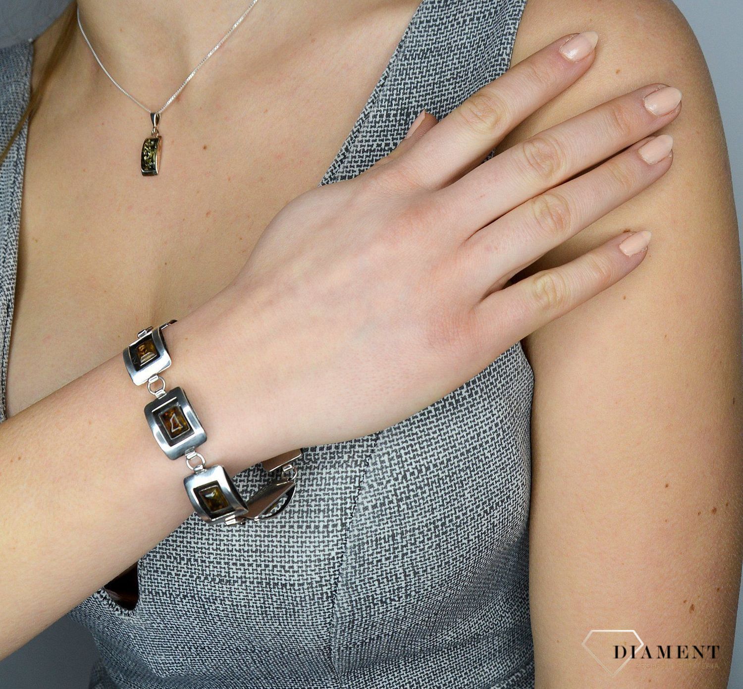 Bransoletka srebrna z bursztynów DIA-BRA-12475-bursztyn bursztyn to propozycja od sklepu jubilerskiego Diament.jpg