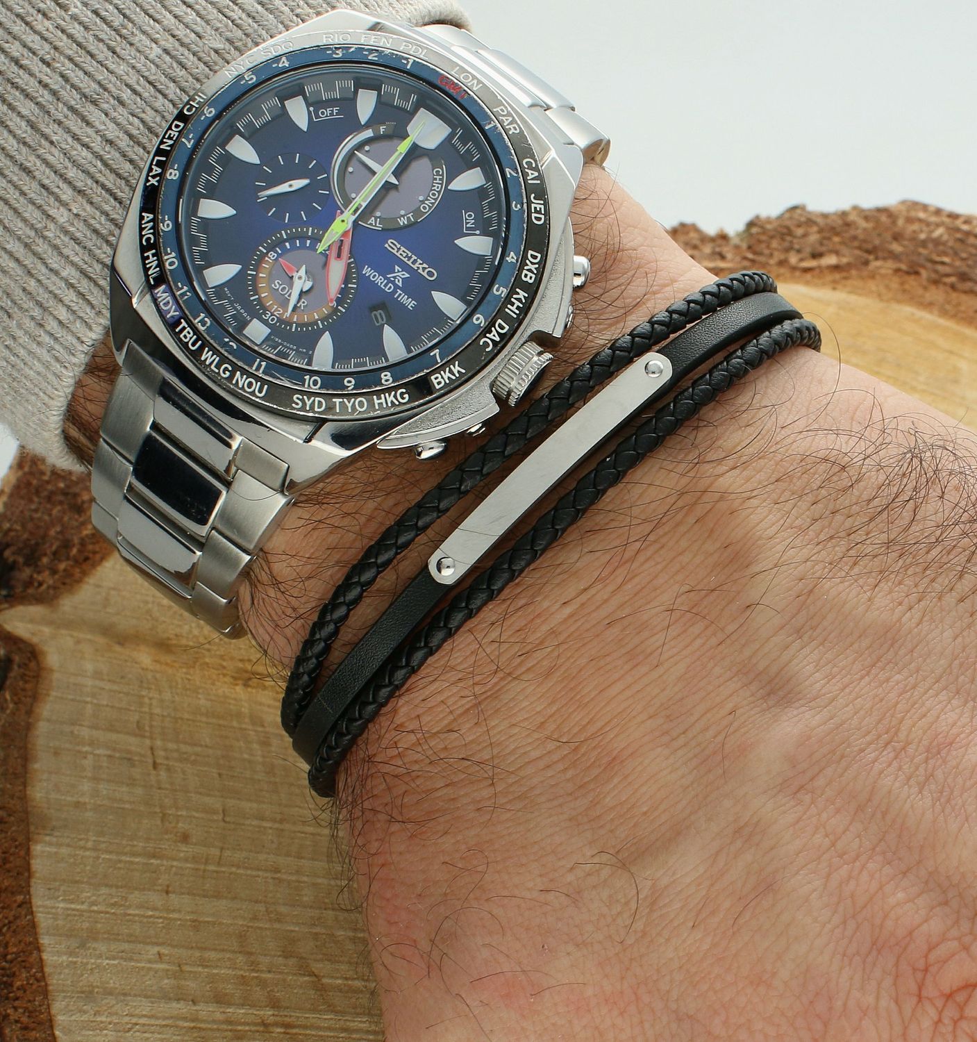 Bransoletka męska skórzana DIA-BRA-12491-STAL Bransoletka męska skórzana z stalą szlachetną. Stalowa bransoletka z czarną skórą nadaje bransoletce charakteru. Bransoletka składa się z trzech.jpg