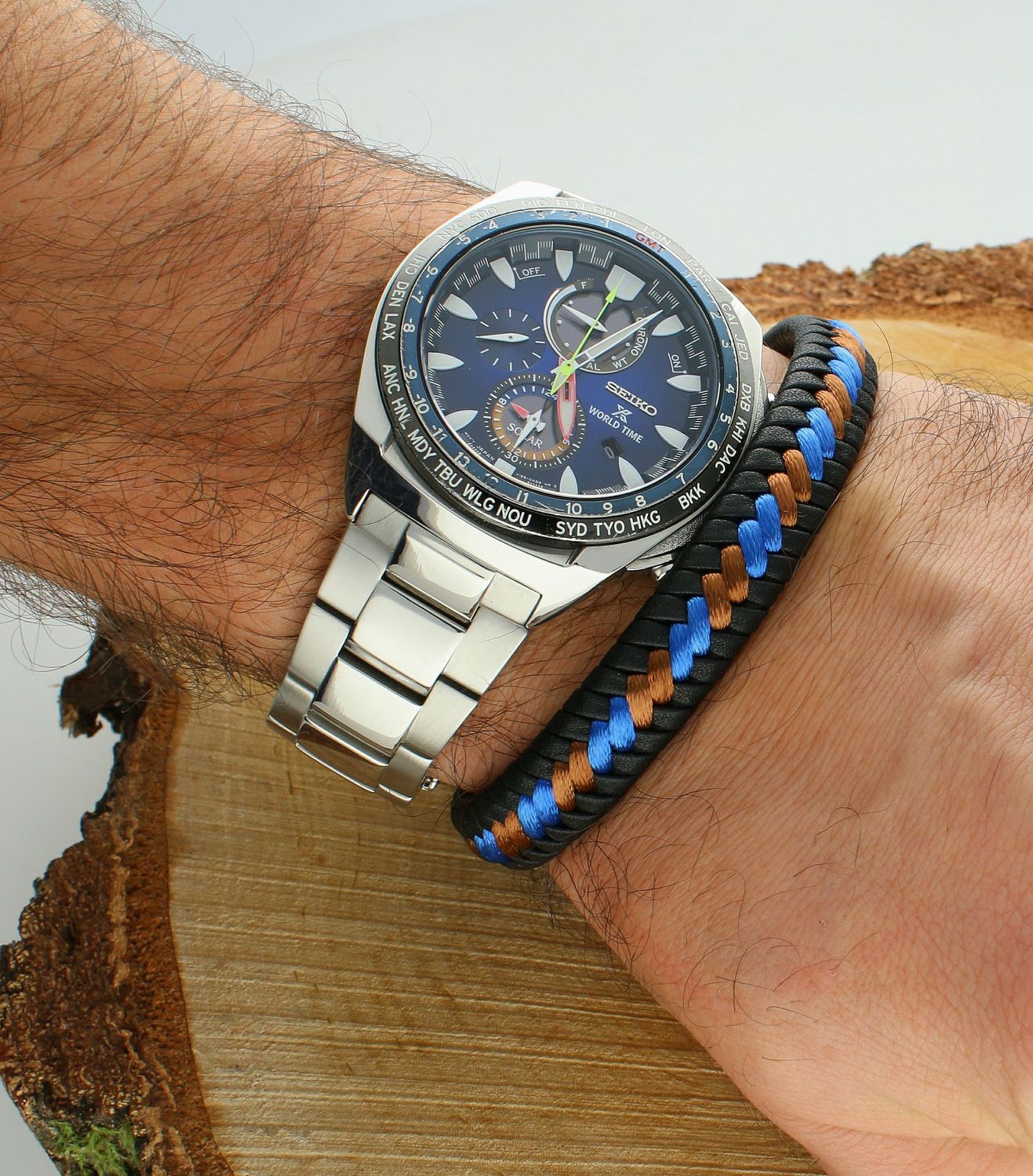 Bransoletka męska skórzana DIA-BRA-12494-STAL  Bransoletka męska skórzana z stalą szlachetną. Stalowa bransoletka czarna, ozdobiona obszyciem niebiesko brązowym, skóra 2.jpg