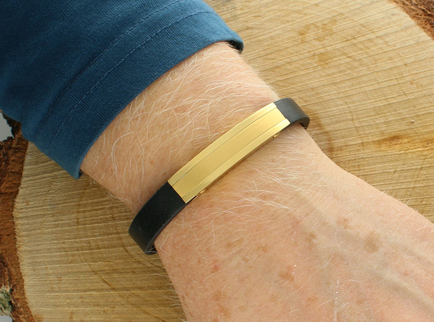 Bransoletka męska skórzana pozłacana DIA-BRA-12501-STAL Bransoletka męska skórzana z stalą szlachetną w złotym kolorze. Stalowa bransoletka z czarną skórą nadaje bransoletce charakteru.11.jpg