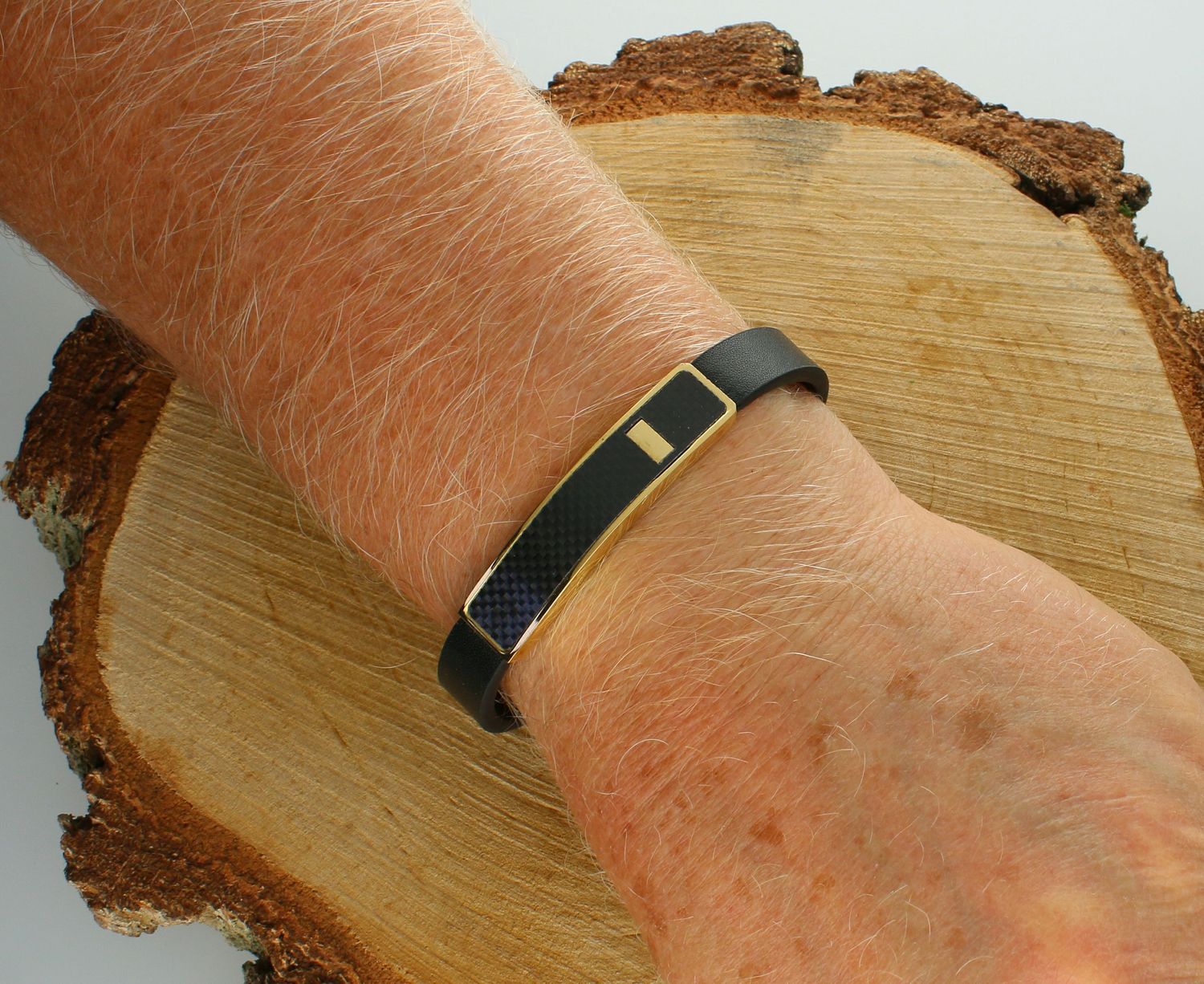 Bransoletka męska skórzana pozłacana DIA-BRA-12502-STAL Bransoletka męska skórzana z stalą szlachetną w złotym kolorze. Stalowa bransoletka z czarną skórą nadaje bransoletce charakteru.1.jpg