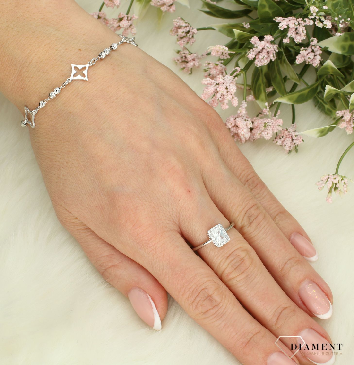 Srebrna bransoletka damska 925 z koniczyną i srebrnymi kulkami DIA-BRA-12508-925 (1).jpg