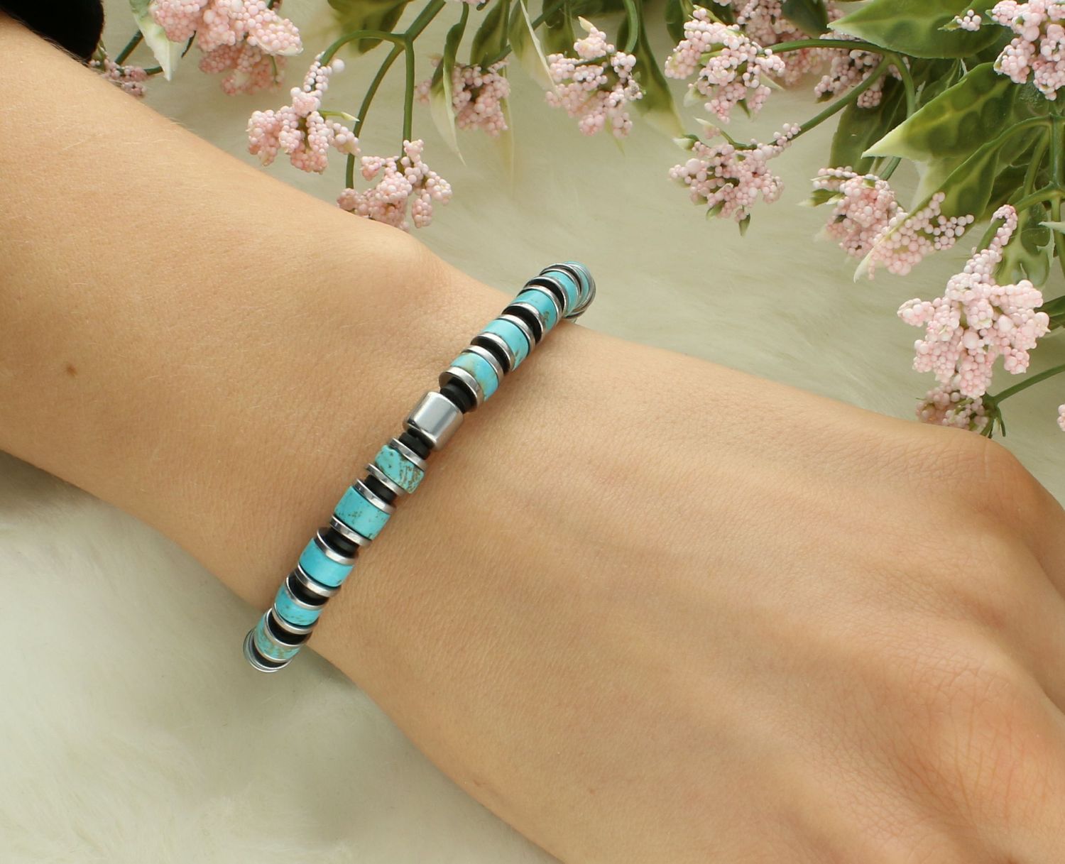 Bransoletka turkus DIA-BRA-12558-INNE Bransoletka na gumce to biżuteria cechująca się oryginalnością i wygodą, która zachwyci każdą kobietę. Oryginalny  pomysł na prezent.1.jpg