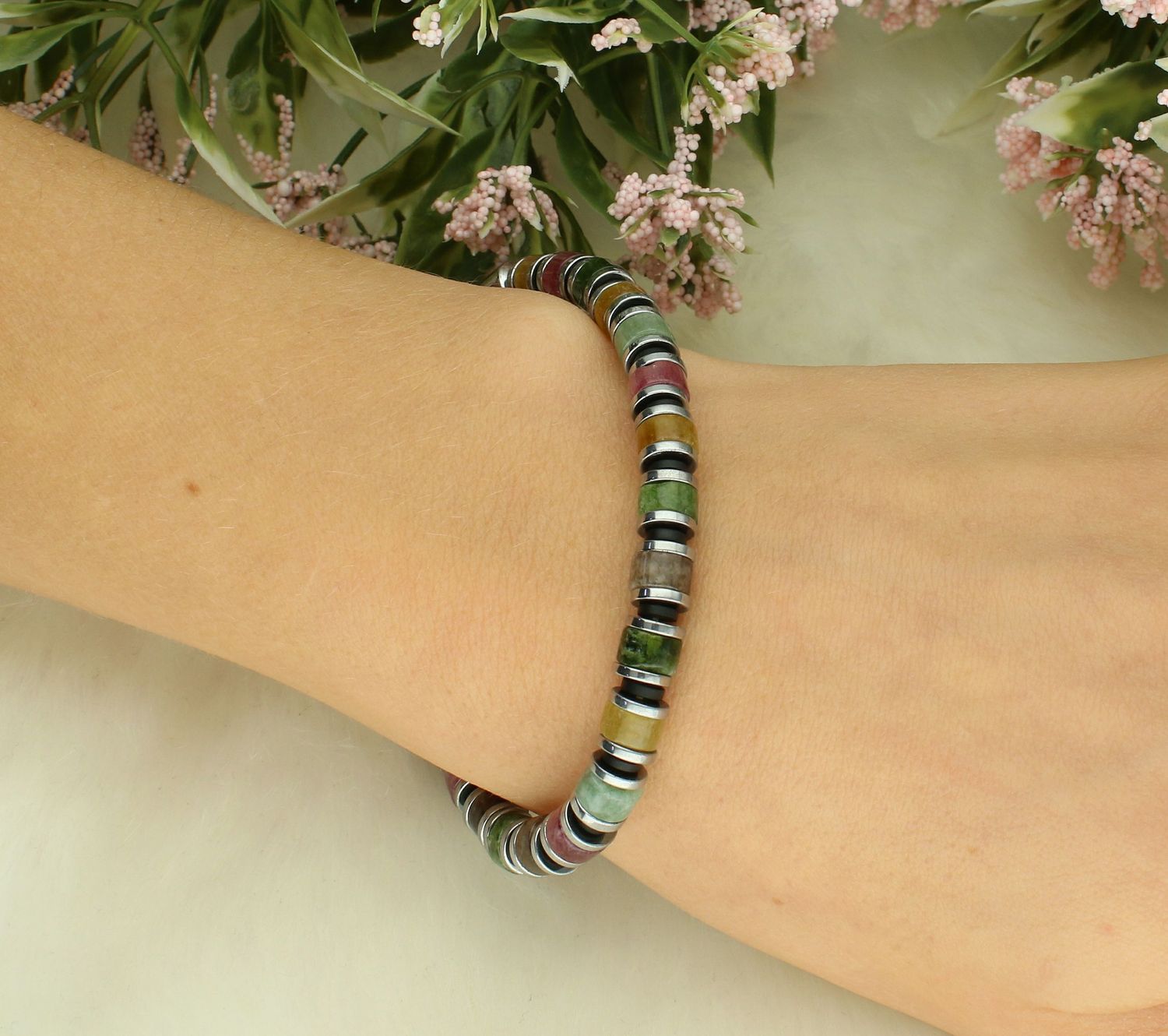 Bransoletka jadeit DIA-BRA-12562-INNE Bransoletka na gumce to biżuteria cechująca się oryginalnością i wygodą, która zachwyci każdą kobietę. Oryginalny pomysł na prezent. Elegancka1.jpg