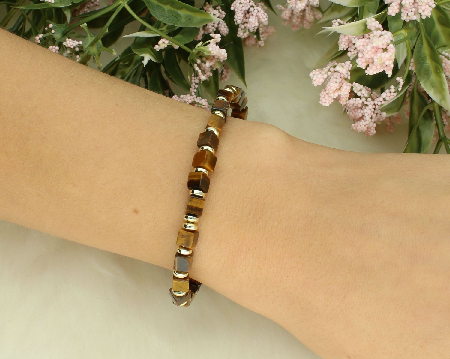 Bransoletka tygrysie oko DIA-BRA-12583-INNE Bransoletka na gumce to biżuteria cechująca się oryginalnością i wygodą, która zachwyci każdą kobietę. Oryginalny pomysł na prezent.1.jpg