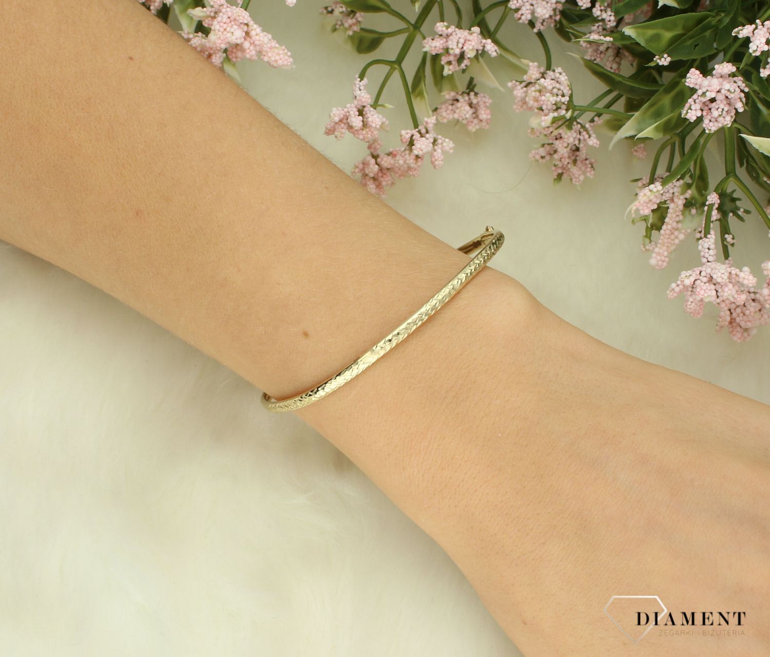 Złota bransoletka damska 585 sztywna z grawerowaną powierzchnią DIA-BRA-12632-585 (1).jpg