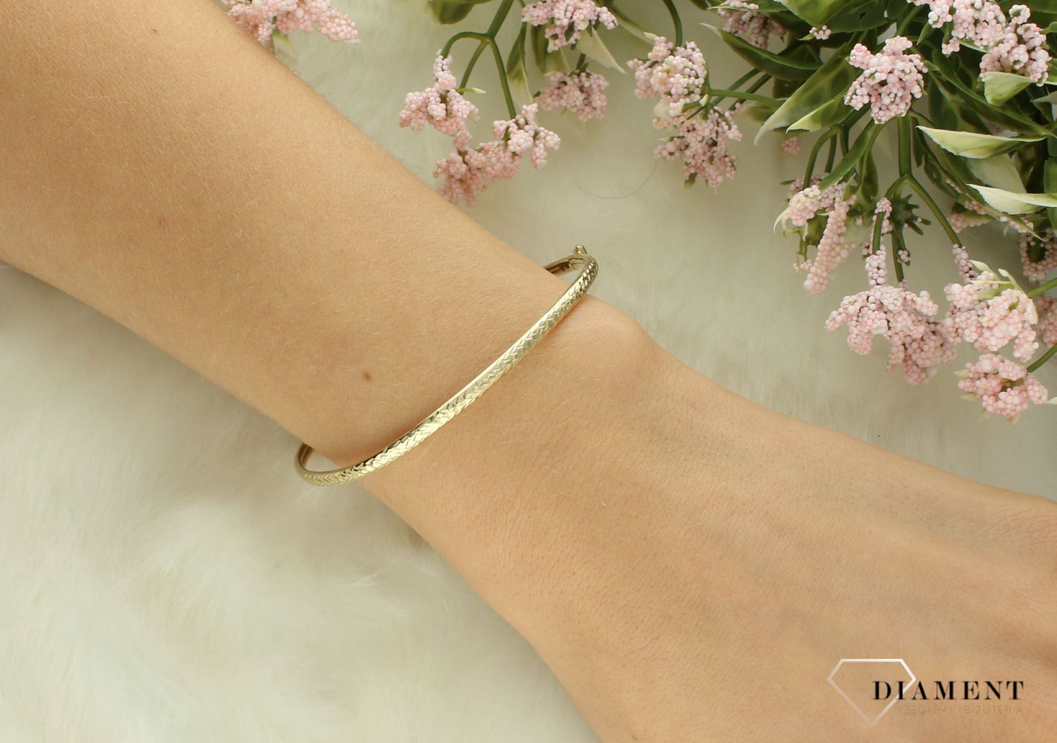 Złota bransoletka damska 585 sztywna z grawerowaną powierzchnią DIA-BRA-12632-585 (1).jpg