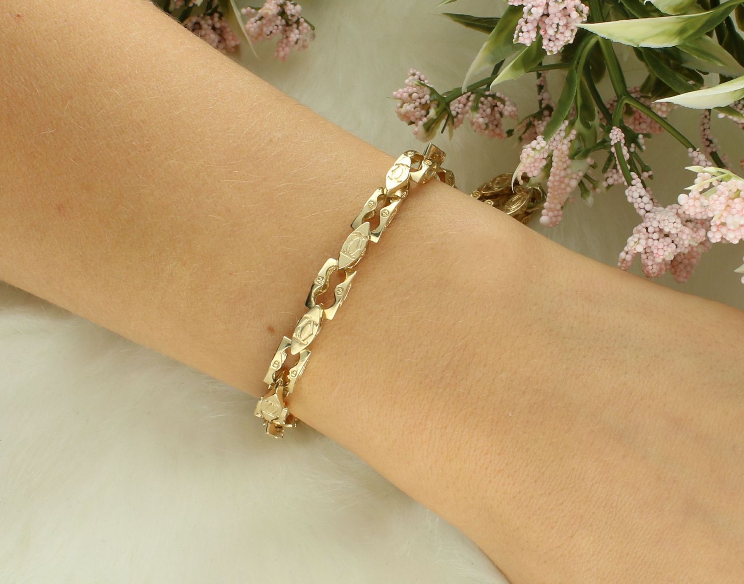 Bransoletka damska złota próba 585, DIA-BRA-12648-585 Złota bransoletka wykonana z 14 karatowego żółtego złota. Bransoletka to idealny pomysł na prezent. Złota bransoletka z owalnymi ogniwkami1.jpg