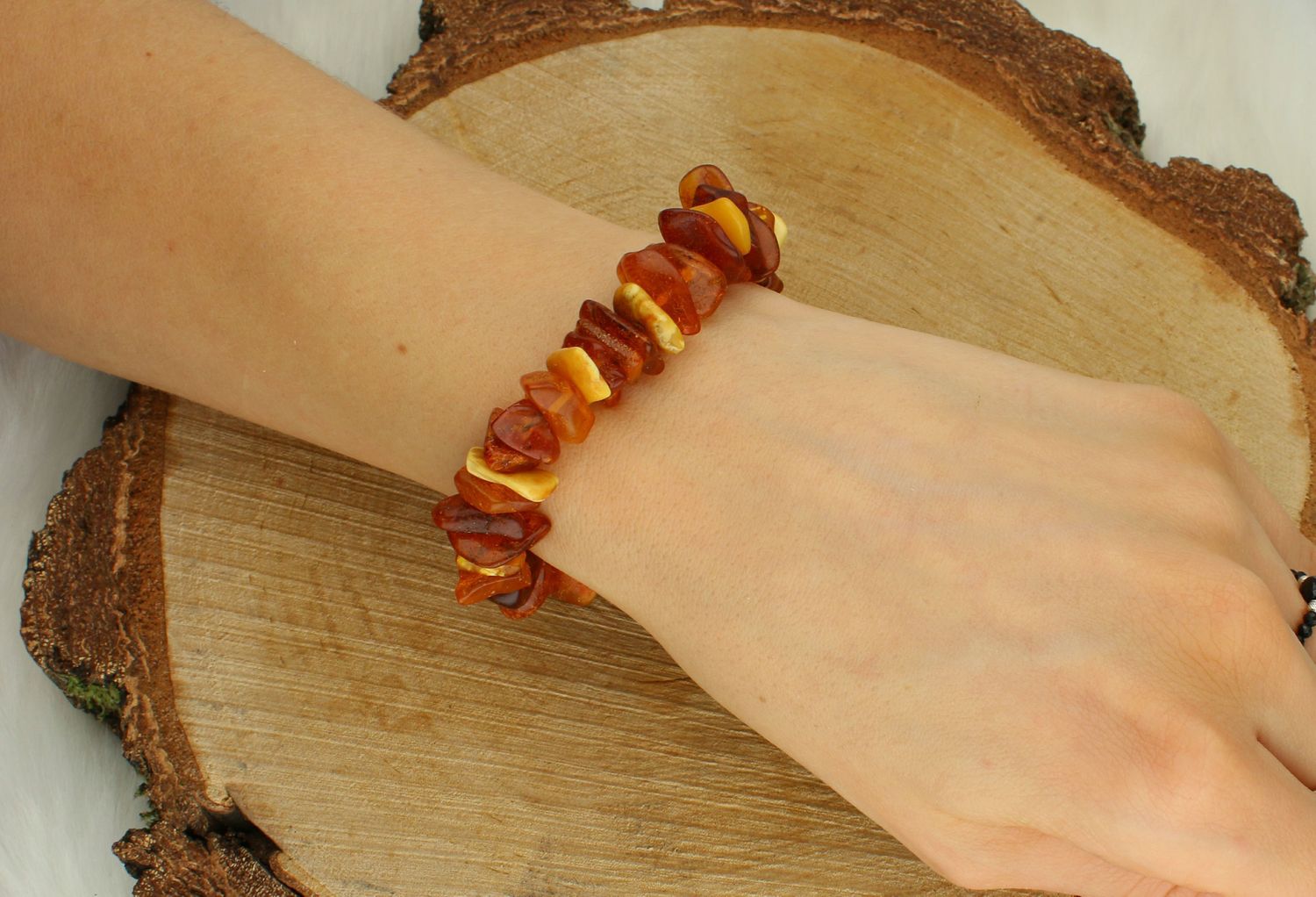 Bransoletka na gumce z bursztynem kolorowym DIA-BRA-12717-INNE Ag.jpg