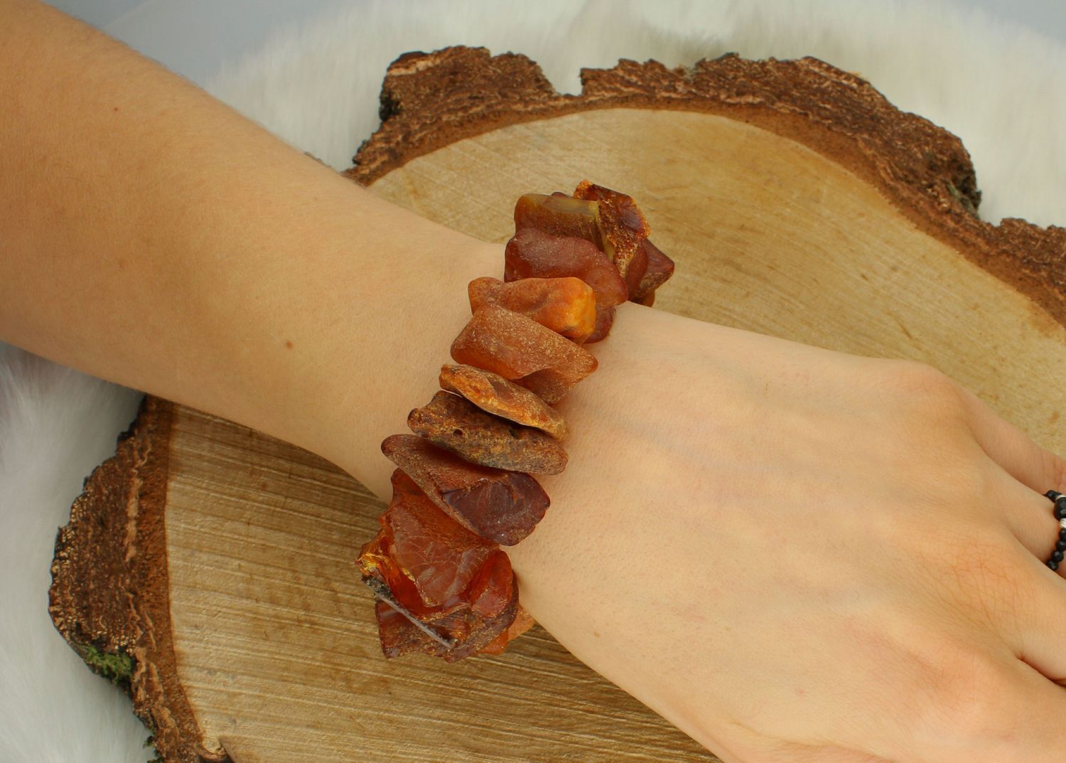 Bransoletka na gumce z bursztynem brązowym DIA-BRA-12716-INNE Ag.jpg