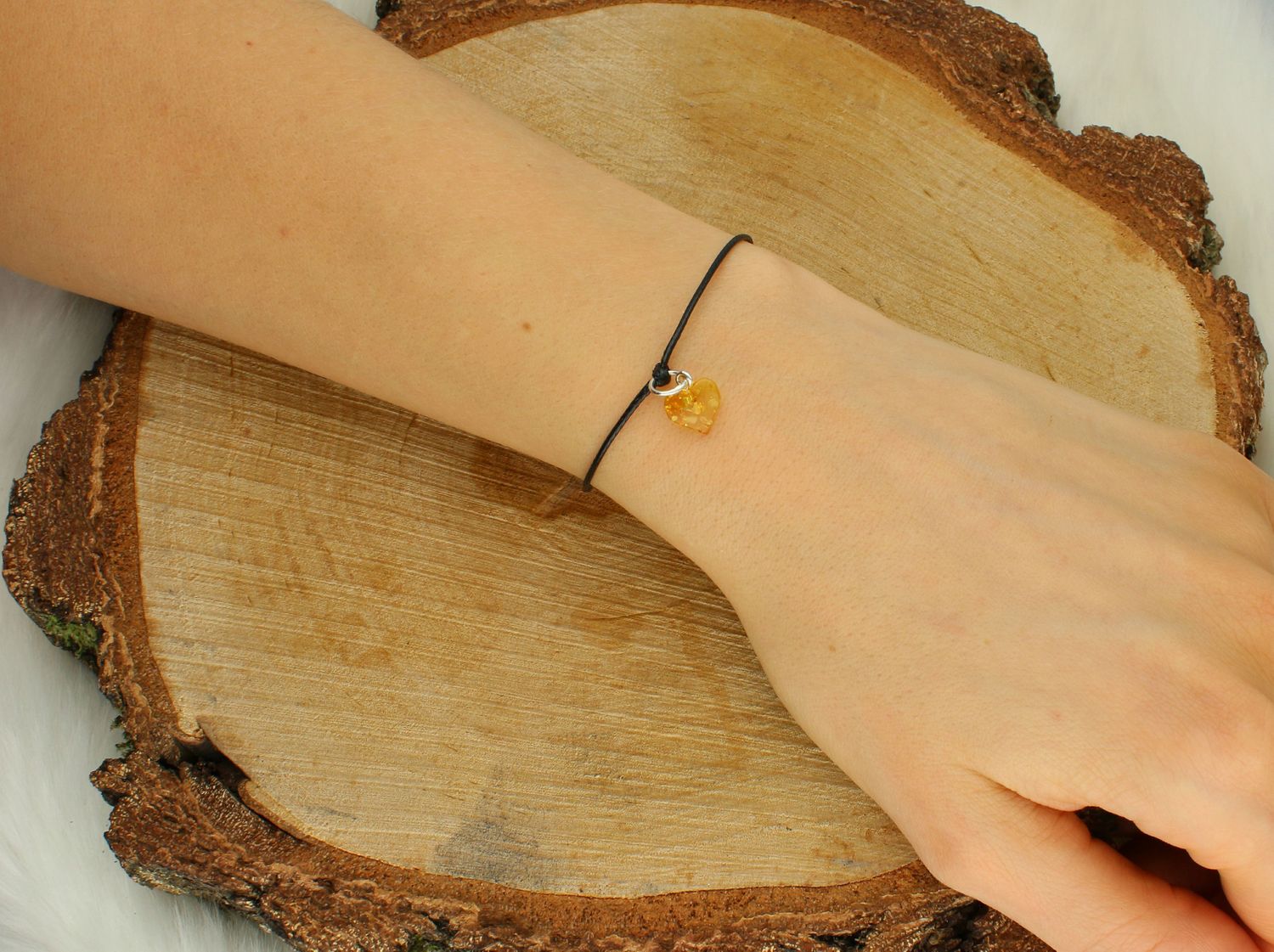 Bransoletka na sznureczku serce z bursztynu pr 925, DIA-BRA-12722-925 Ag.jpg