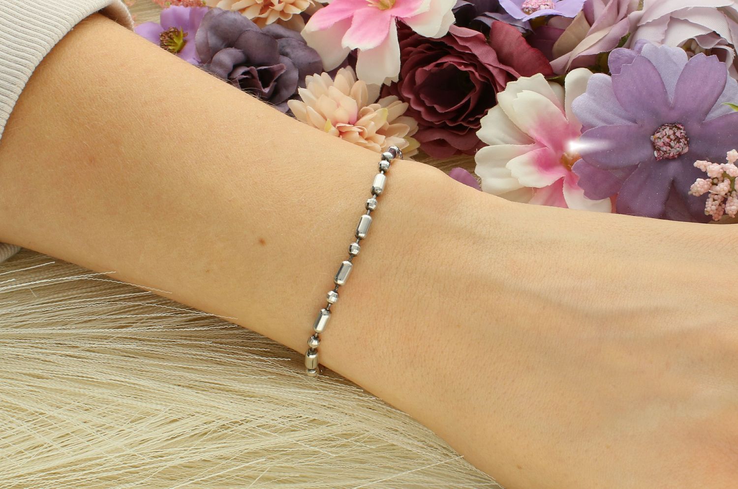 Bransoletka srebrna z wiszącym krzyżem pr 925, DIA-BRA-12785-925 Bransoletka wykonana z najwyższej jakości srebra. Idealny pomysł na prezent dla każdej kobiety. Bransoletka srebrna wykonana1.jpg