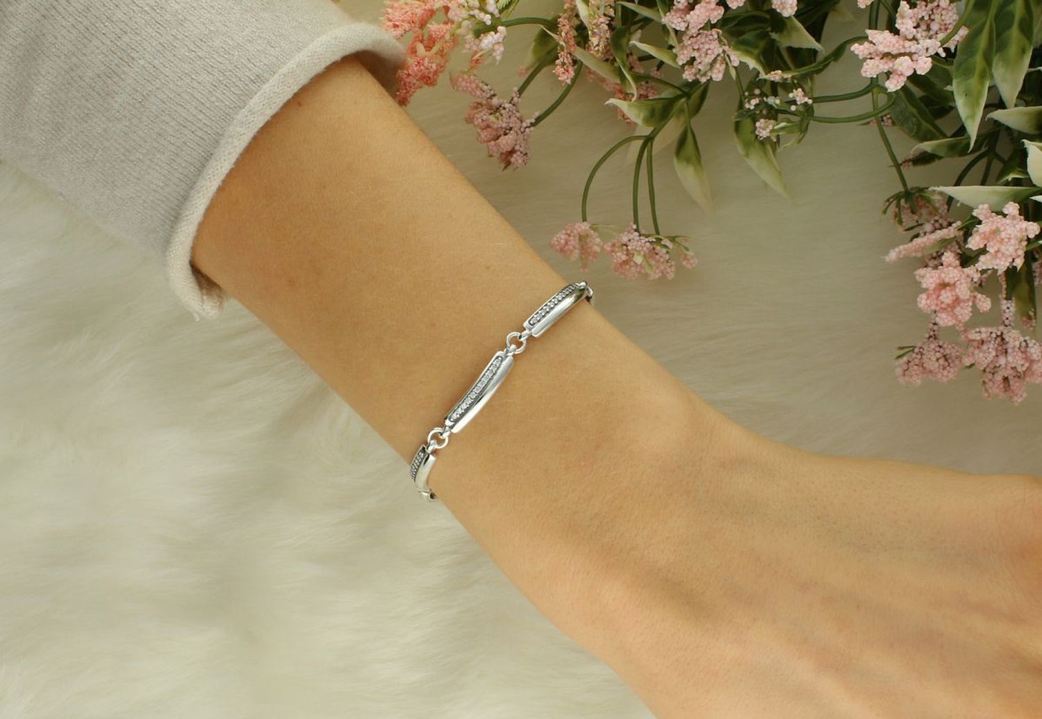 Bransoletka srebrna podłużne elementy z cyrkonią pr 925, DIA-BRA-12836-925 Bransoletka wykonana z najwyższej jakości srebra. Idealny pomysł na prezent dla każdej kobiety.1.jpg