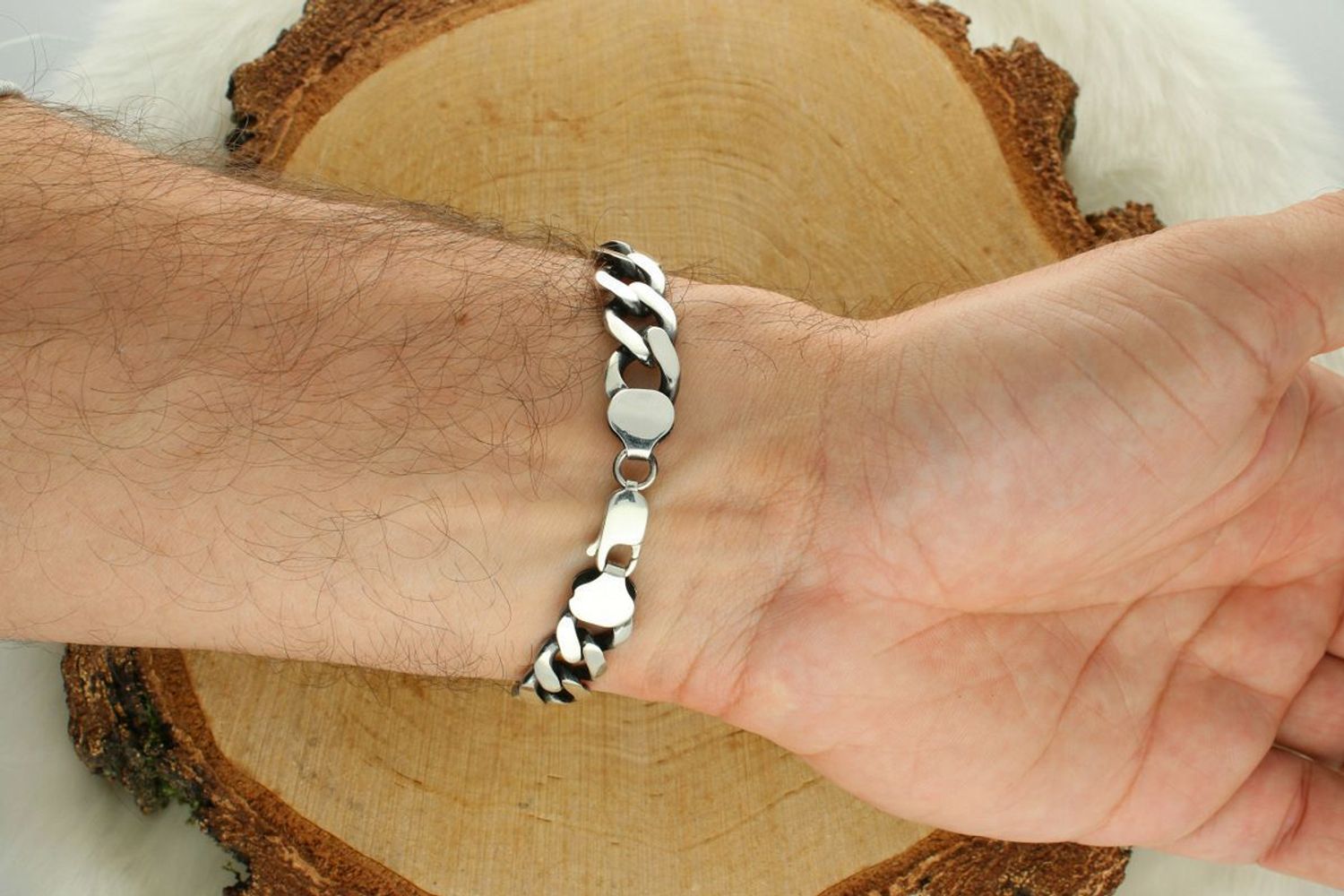 Męska bransoletka Harley-Davidson DIA-BRA-13088-925 ze srebra 925. Długość 21 cm, waga 48,74 g, ozdoba 4,0 × 2,7 cm. Mocny styl, solidne wykonanie, zapięcie na karabińczyk.1.jpg