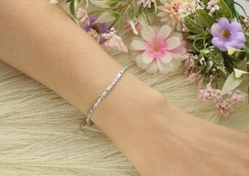Bransoletka damska srebrna 925 z cyrkoniami DIA-BRA-13097-925 – 17+3 cm ręka.jpg