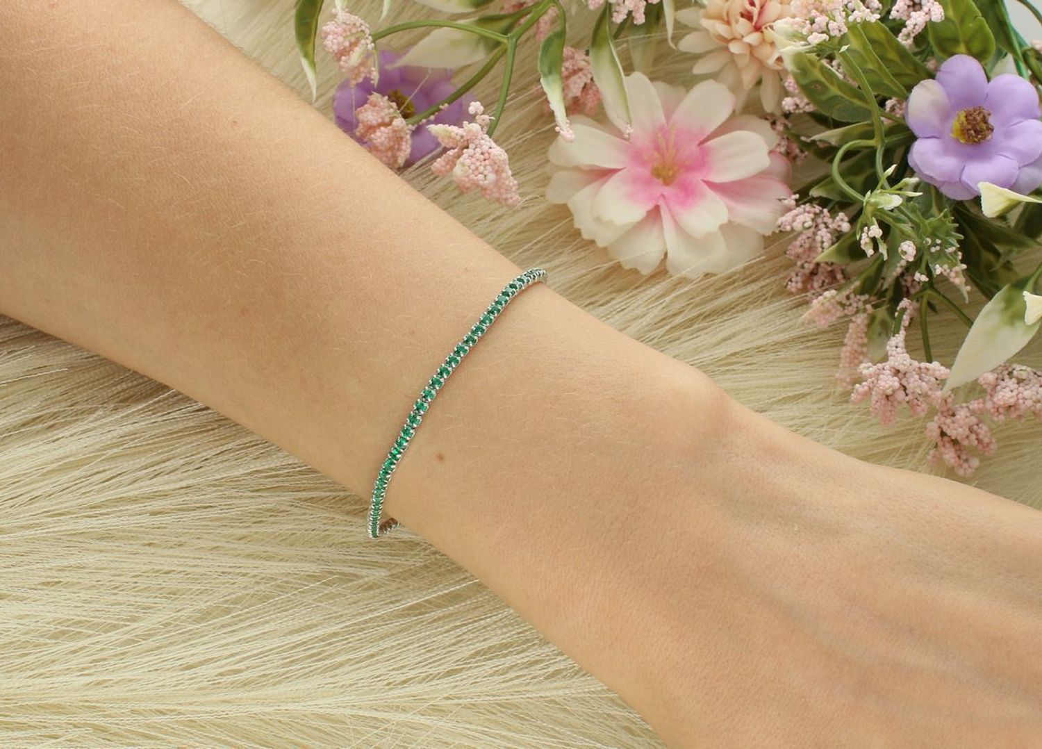 Bransoletka srebrna 925 tenisowa z zielonymi cyrkoniami. Długość 17+3 cm, zapięcie na karabińczyk. Klasyczna, kobieca i pełna uroku.1.jpg