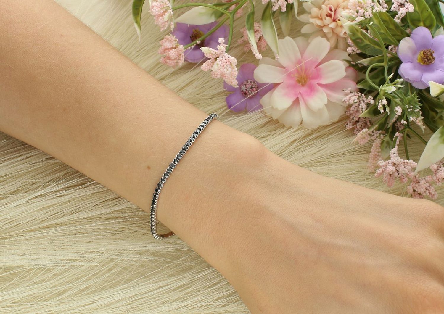 Bransoletka damska srebrna 925 z czarnymi cyrkoniami. Tenisowa, długość 17+3 cm, zapięcie na karabińczyk. Elegancja i styl w klasycznym wydaniu.1.jpg