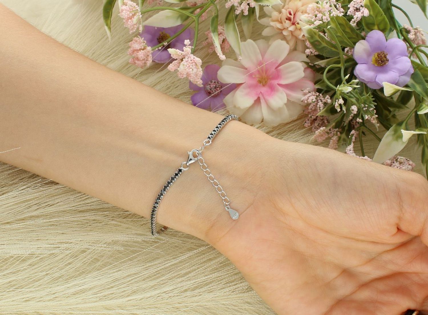 Bransoletka damska srebrna 925 z czarnymi cyrkoniami. Tenisowa, długość 17+3 cm, zapięcie na karabińczyk. Elegancja i styl w klasycznym wydaniu.1.jpg