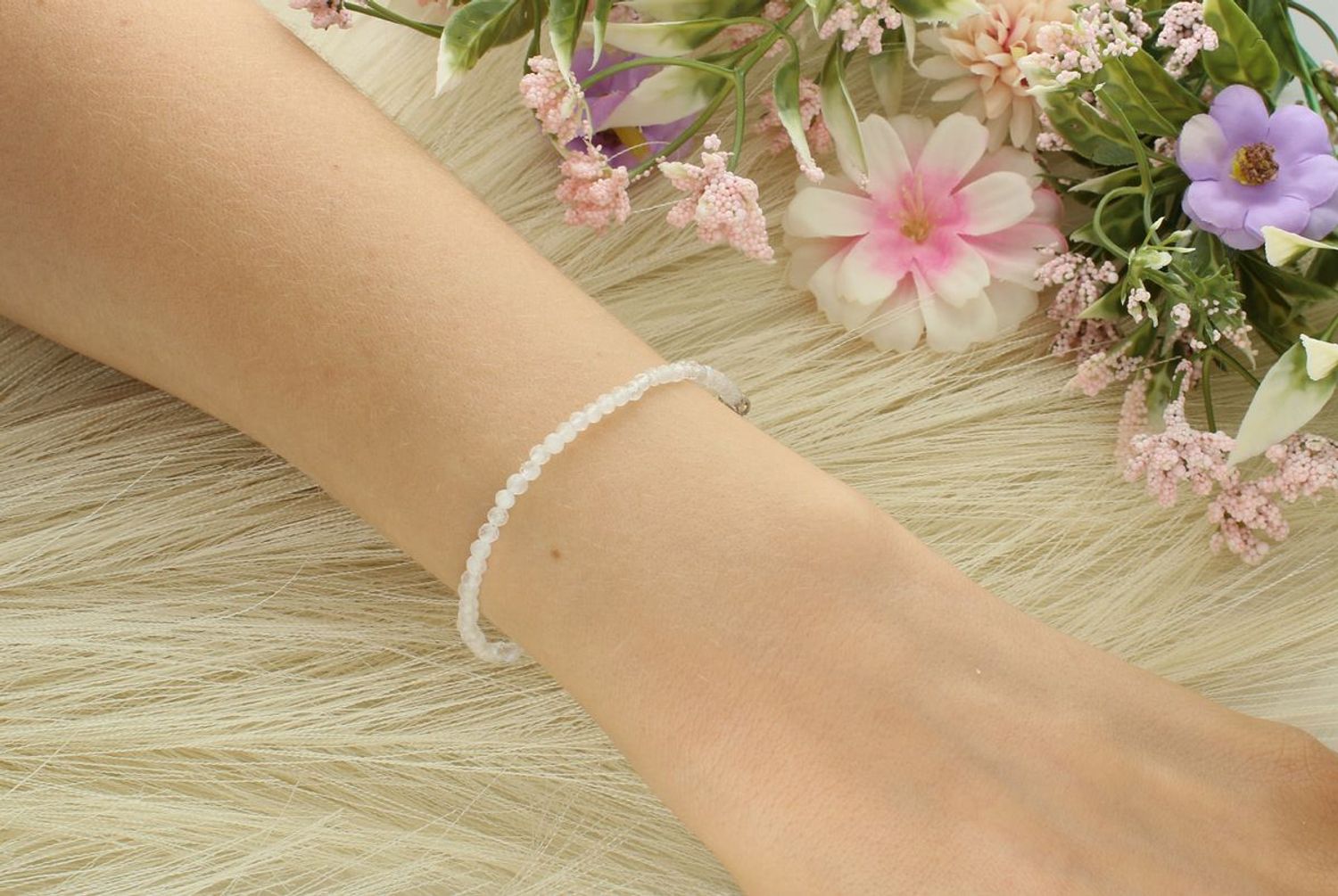 Damska bransoletka ze srebra 925 z naturalnym labradorytem. Subtelna, elegancka biżuteria z kamieniem o wyjątkowym blasku. Idealna na prezent!1.jpg