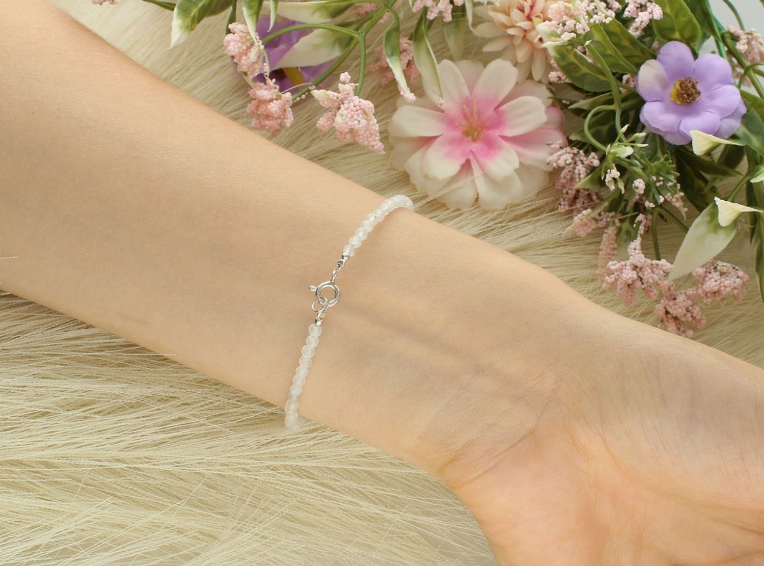 Damska bransoletka ze srebra 925 z naturalnym labradorytem. Subtelna, elegancka biżuteria z kamieniem o wyjątkowym blasku. Idealna na prezent!1.jpg