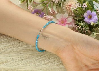 Delikatna bransoletka srebrna 925 z naturalnym apatytem w kolorze niebieskim. Długość 18,5+2 cm, zapięcie na karabińczyk. Elegancka i kobieca.3.jpg