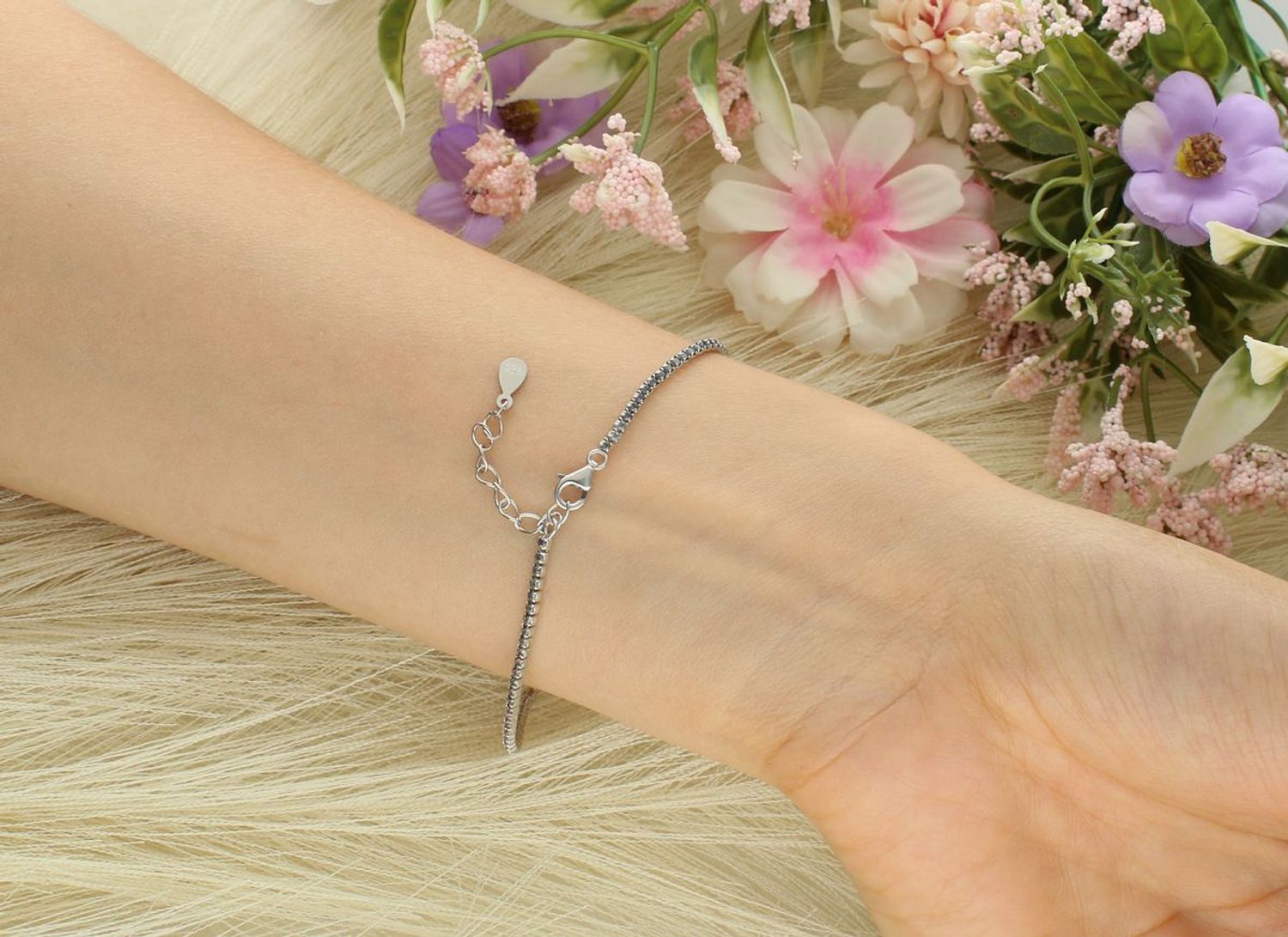 Bransoletka tenisowa srebrna 925 z cyrkoniami mieniącymi się w różu i zieleni. Długość 18+3 cm. Kobiecy blask na każdą okazję. Zapięcie na karabińczyk.1.jpg