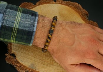 Męska bransoletka z naturalnych kamieni tygrysiego oka (8 mm) na elastycznej gumce. Obwód 19 cm. Stylowy i wygodny dodatek na co dzień.2.jpg
