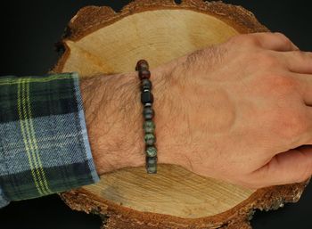 Bransoletka męska na gumce z zielonego jaspisu afrykańskiego. Kamienie 8 mm, obwód 18 cm. Model DIA-BRA-13248-INNE – styl, symbolika i komfort w jednym dodatku.2.jpg