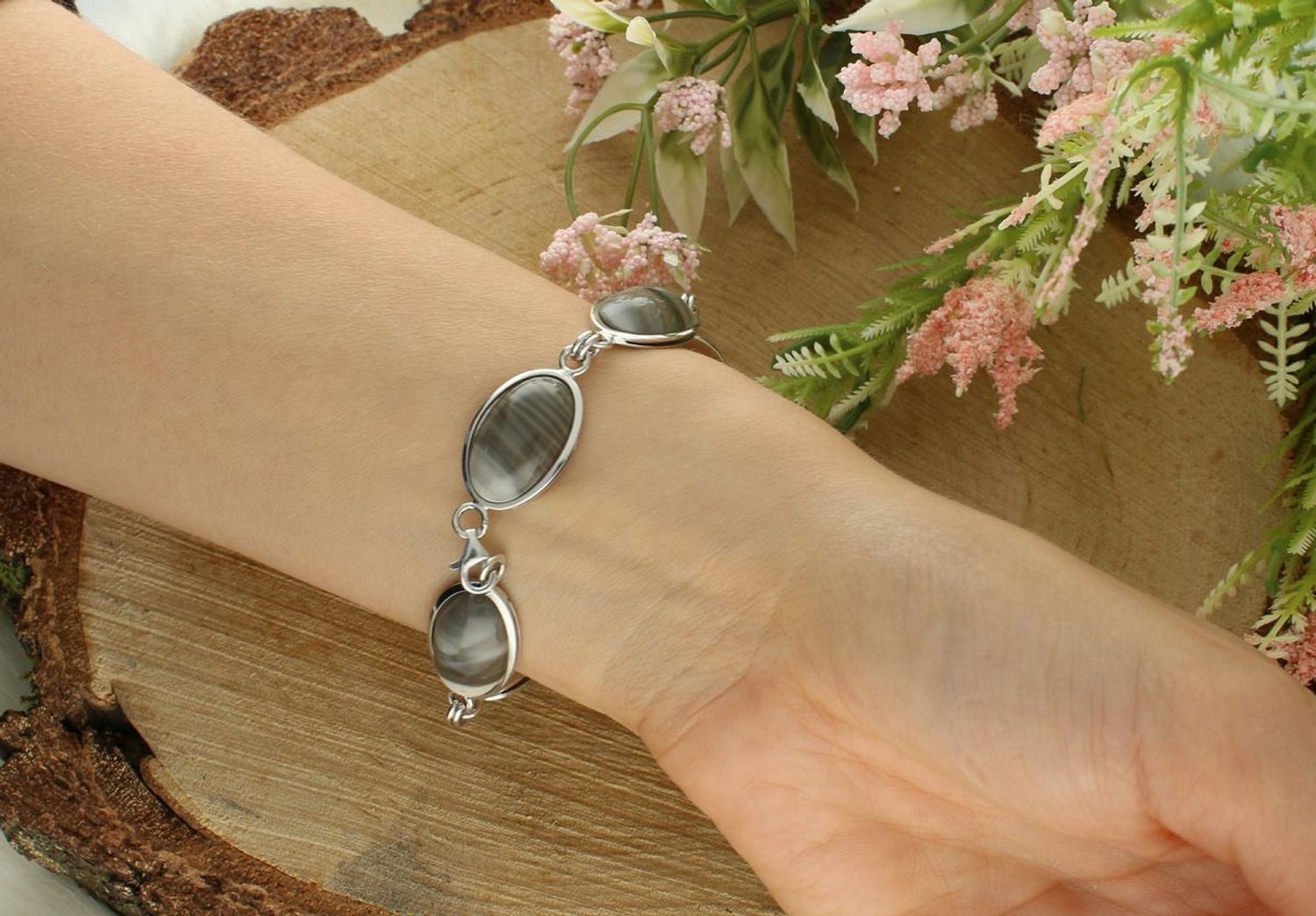 Srebrna bransoletka damska z krzemieniem pasiastym – srebro 925, owalne kształty, 19 cm.jpg