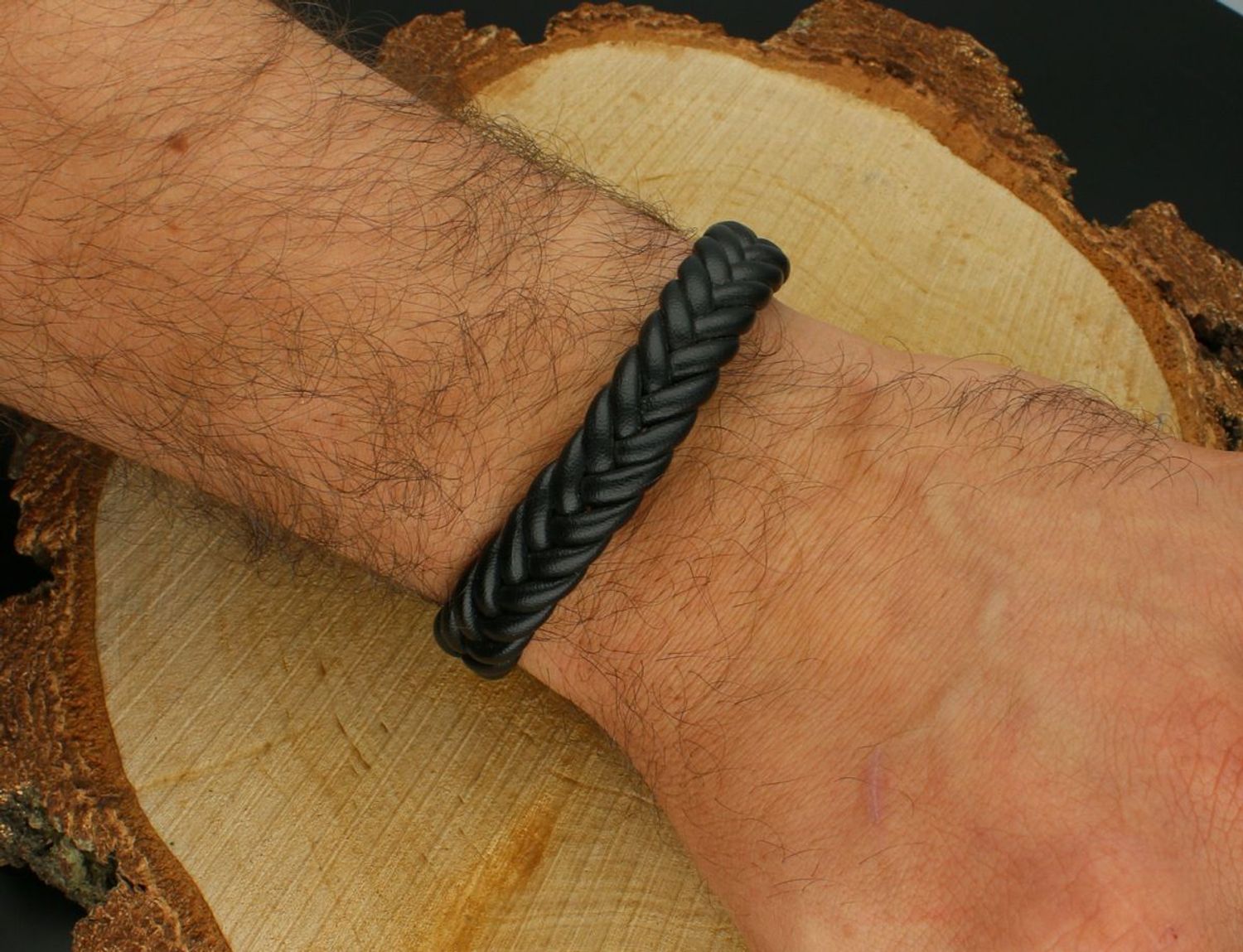 Bransoletka męska skórzana pleciona czarna ze stalowym zapięciemna magnes DIA-BRA-13323-STAL 20 cm black.jpg