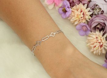 Srebrna bransoletka 925 z koniczynkami – DIA-BRA-13345-925. Symboliczna biżuteria na szczęście. Długość 17 + 4 cm, waga 3,10 g. Idealna na prezent dla kobiety.2.jpg