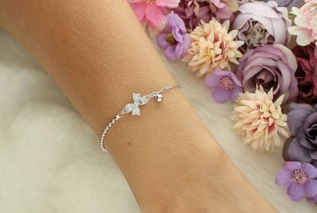 Srebrna bransoletka damska próby 925 z kokardką zdobioną cyrkoniami. Model DIA-BRA-13347-925 – kobieca elegancja, delikatność i styl. Idealna na prezent!2.jpg