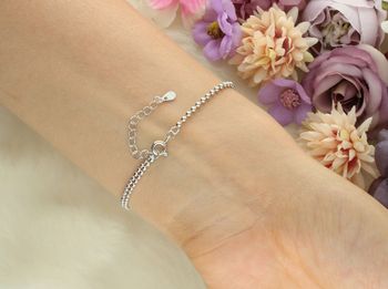 Bransoletka srebrna 925 z okrągłą zawieszką i cyrkonią. Model DIA-BRA-13353-925 – elegancka, minimalistyczna biżuteria dla kobiet. Długość 17 + 2 cm, waga 2,80 g.3.jpg