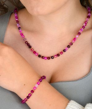 Elegancka bransoletka damska z srebra próby 925 pozłacana, ozdobiona naturalnym różowym agatem 6 mm. Długość 18 cm + 3 cm regulacji, zapięcie na karabińczyk (1).jpg