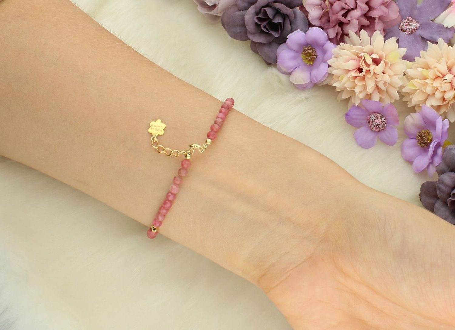 Pozłacana bransoletka srebrna 925 z naturalnym rubinem, rodonitem i kryształami Swarovski. Subtelna i kobieca – długość 17 + 2 cm. Idealna na prezent.1.jpg