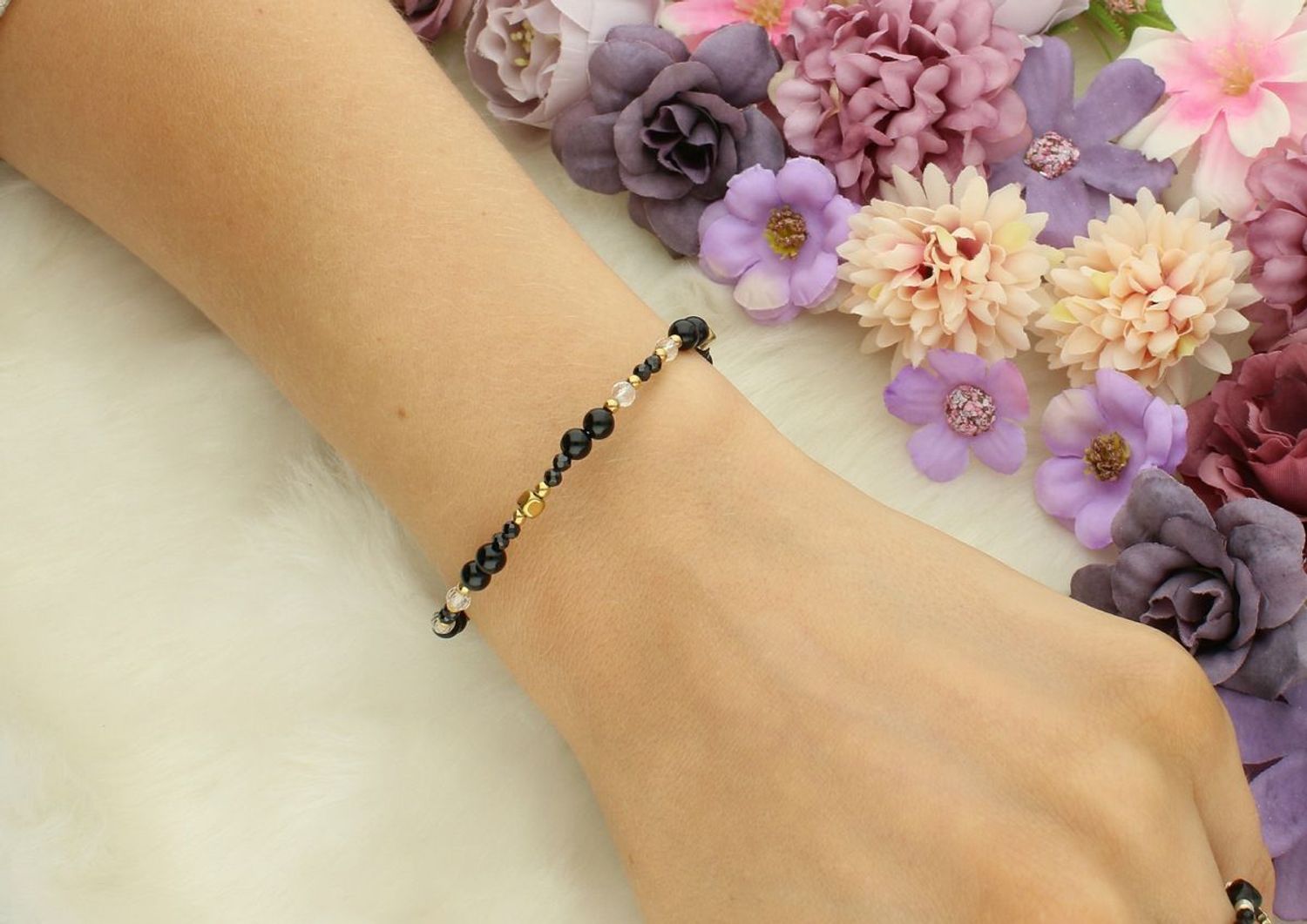 Bransoletka damska ze srebra 925 z naturalnymi kamieniami turmalin, cytryn i agat. Regulowane zapięcie na sznureczek, długość 19 cm, waga 2,5 g.1.jpg