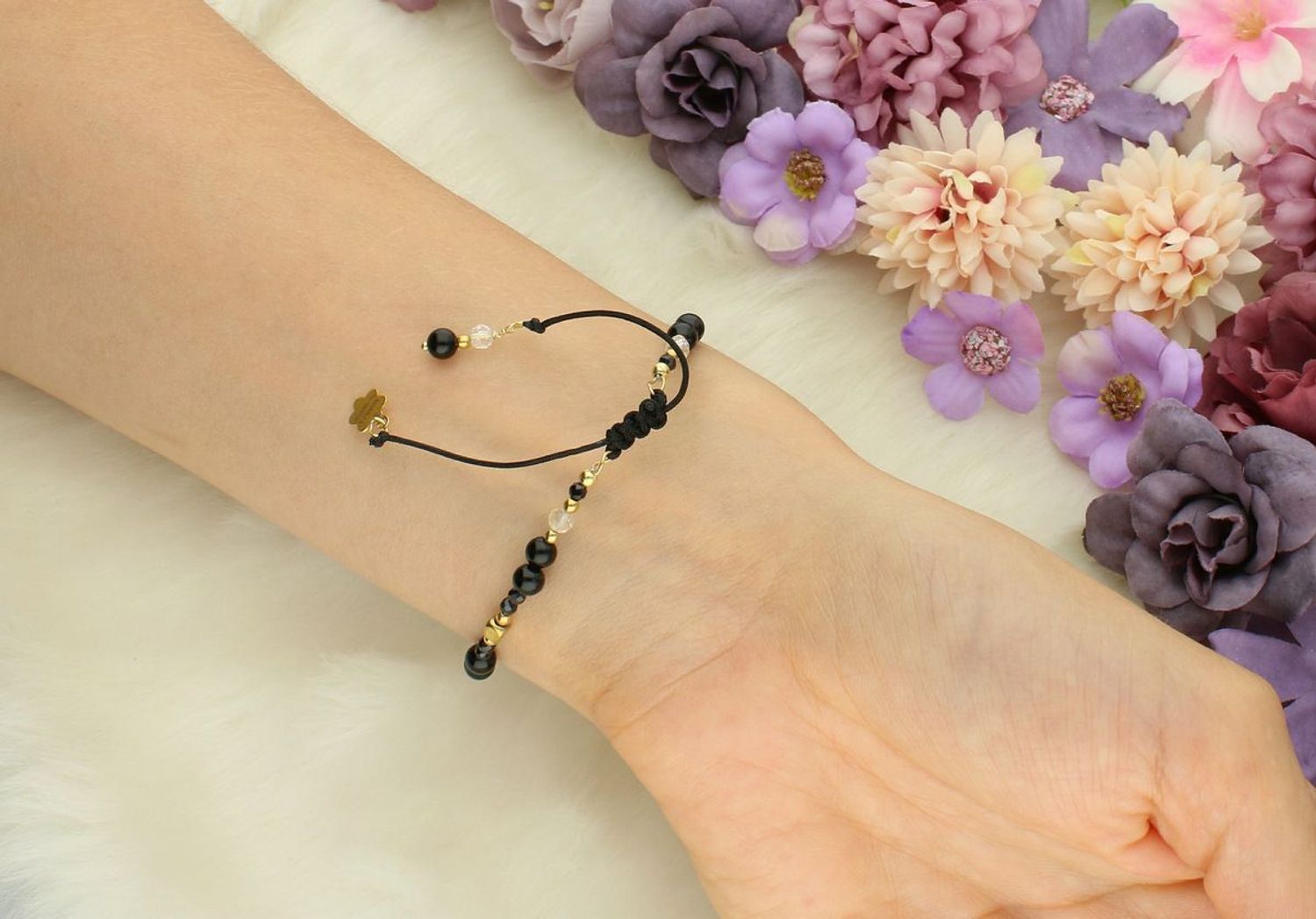 Bransoletka damska ze srebra 925 z naturalnymi kamieniami turmalin, cytryn i agat. Regulowane zapięcie na sznureczek, długość 19 cm, waga 2,5 g.1.jpg