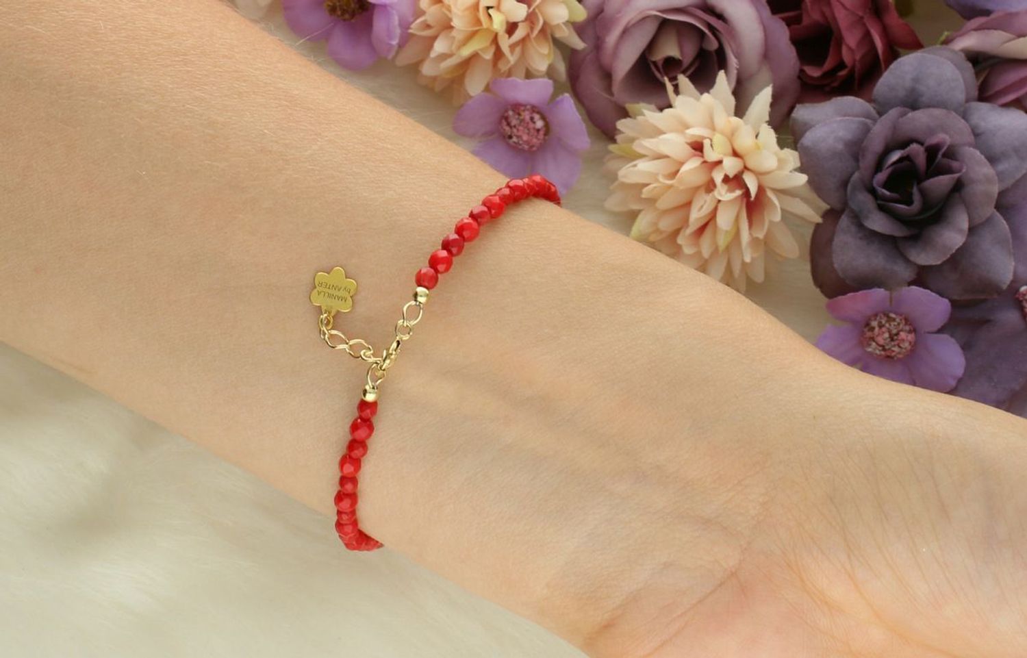 Delikatna bransoletka ze srebra pozłacanego próby 925 z naturalnymi koralami o średnicy 3 mm. Model DIA-BRA-13546-925, długość 17+2 cm. Idealna na prezent lub do codziennego noszenia.1.jpg