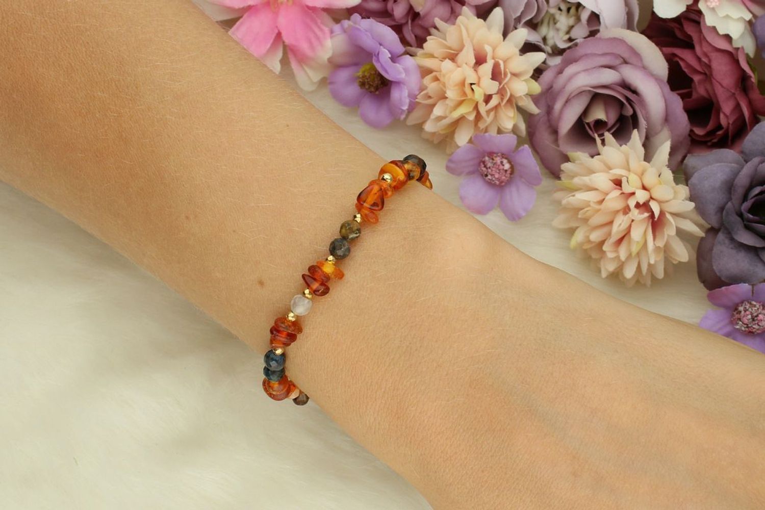 Bransoletka damska ze srebra 925 z naturalnym bursztynem, kamieniem słonecznym i pietersytem. Obwód 15 cm, waga 3,20 g. Naturalna elegancja, głębokie znaczenie i idealny 1.jpg