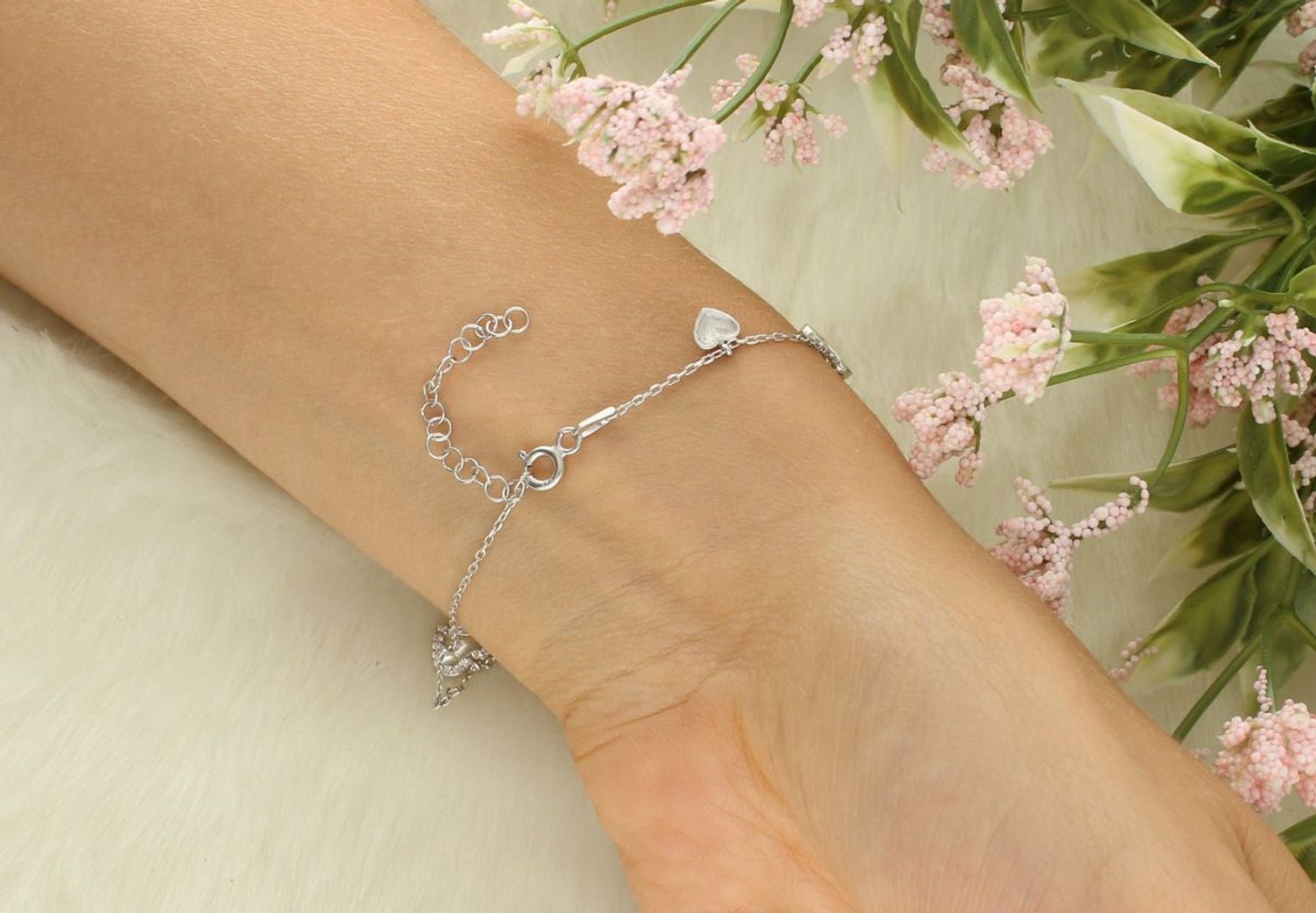 Srebrna Bransoletka z Cyrkoniami i Serduszkami, DIA-BRA-13610-925 główne.jpg