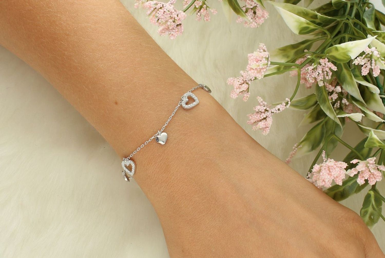 Srebrna Bransoletka z Cyrkoniami i Serduszkami, DIA-BRA-13610-925 główne.jpg