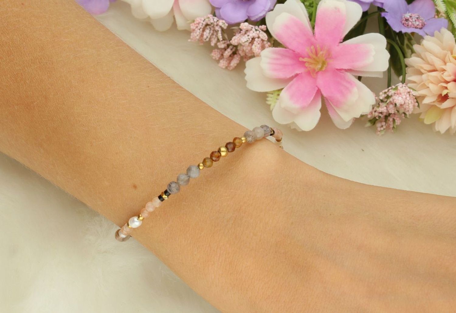 Bransoletka srebro 925 pozłacana z perłą, kamieniem księżycowym i drawitem. Długość 17+2 cm, waga 2,90 g. Zmysłowy i elegancki dodatek z duszą.1.jpg