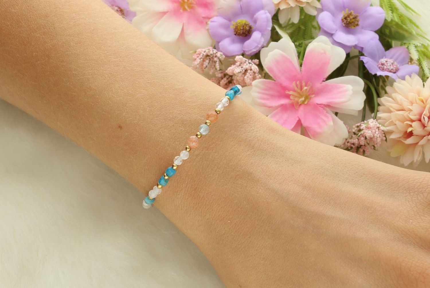 Bransoletka damska srebro 925 z topazem, apatytem i akwamarynem. Długość 17+2 cm, zapięcie karabińczyk. Subtelna, naturalna i kobieca biżuteria.1.jpg