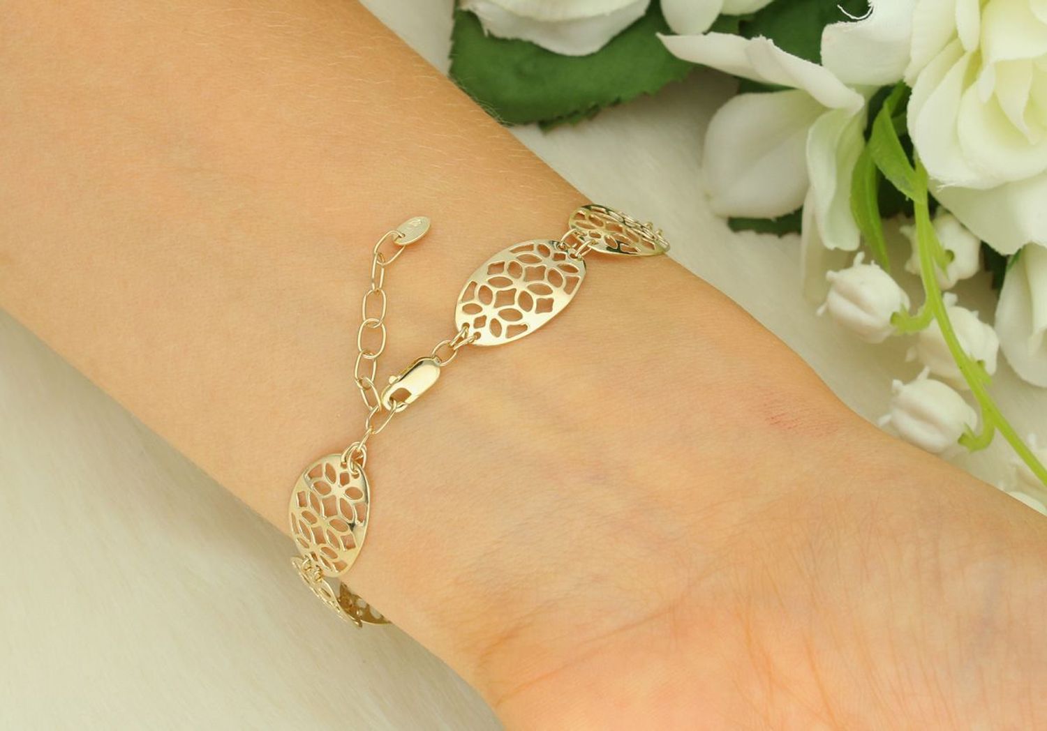 Elegancka bransoletka damska złota próby 585, model DIA-BRA-13679-585. Owalne ażurowe oczka, długość 17 cm (+3 cm), zapięcie na karabińczyk, szerokość 1,1 cm, waga 3,97 g. Idealna na prezent 1.jpg