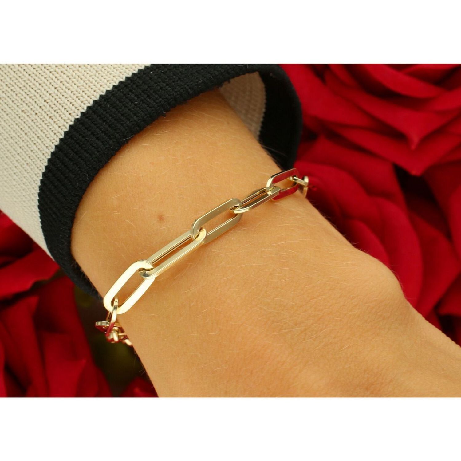 Elegancka złota bransoletka damska próby 585 w splocie spinaczowym. Długość 22 cm, szerokość 5 mm, waga 3,33 g, zapięcie na karabińczyk. Idealna do codziennych i eleganckich stylizacji.1.jpg